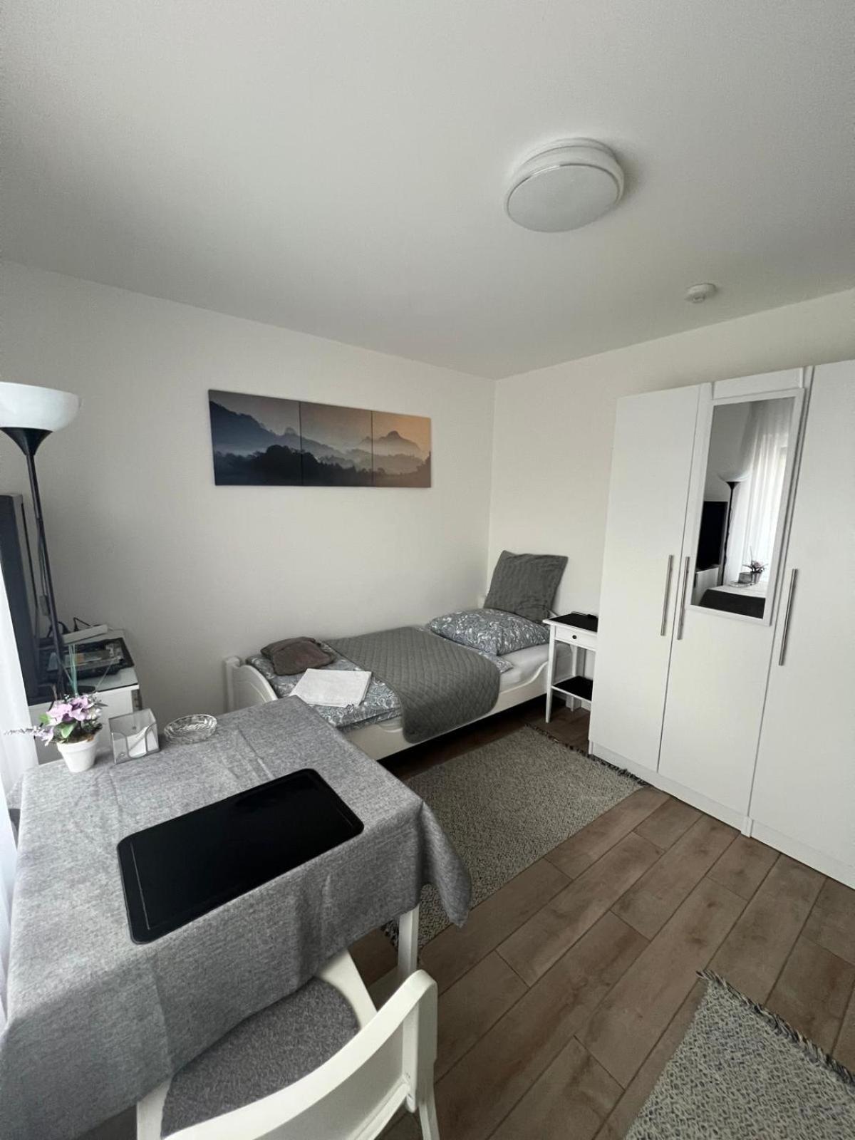Rooms In Duesseldorf Near The Airport/Fair, Dusseldorf